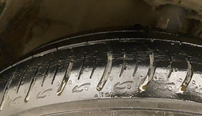 2021 Maruti Baleno DELTA PETROL 1.2, Petrol, Manual, 39,343 km, Right Front Tyre Tread