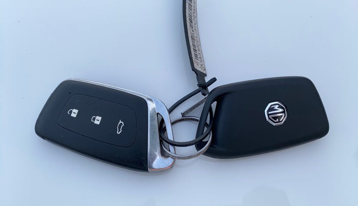 2021 MG HECTOR PLUS SHARP 1.5 PETROL TURBO HYBRID MT 6-STR, Petrol, Manual, 40,877 km, Key Close Up