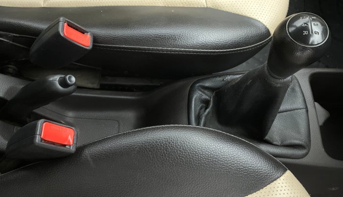 2016 Hyundai Eon ERA +, Petrol, Manual, 49,914 km, Gear Lever