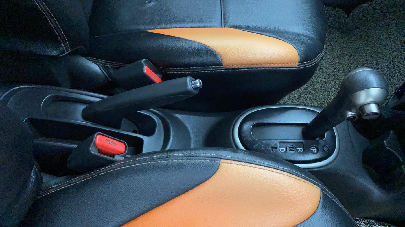 2016 Nissan Micra XV CVT, Petrol, Automatic, 61,039 km, Gear Lever