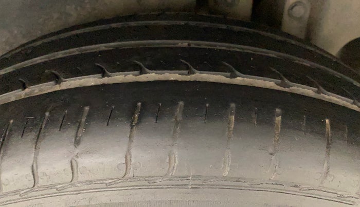 2012 Maruti Ertiga ZDI, Diesel, Manual, 1,06,213 km, Left Rear Tyre Tread
