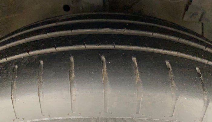 2012 Maruti Ertiga ZDI, Diesel, Manual, 1,06,213 km, Right Front Tyre Tread