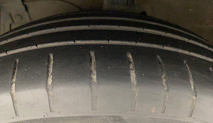 2012 Maruti Ertiga ZDI, Diesel, Manual, 1,06,213 km, Left Front Tyre Tread