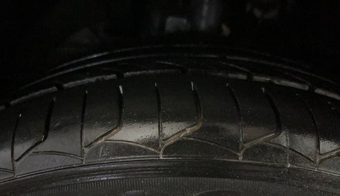 2018 Maruti Baleno DELTA PETROL 1.2, Petrol, Manual, 72,925 km, Left Front Tyre Tread