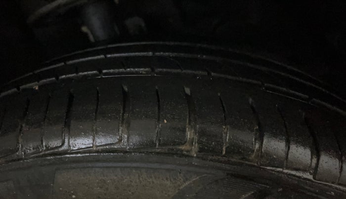 2018 Maruti Baleno DELTA PETROL 1.2, Petrol, Manual, 72,925 km, Right Front Tyre Tread