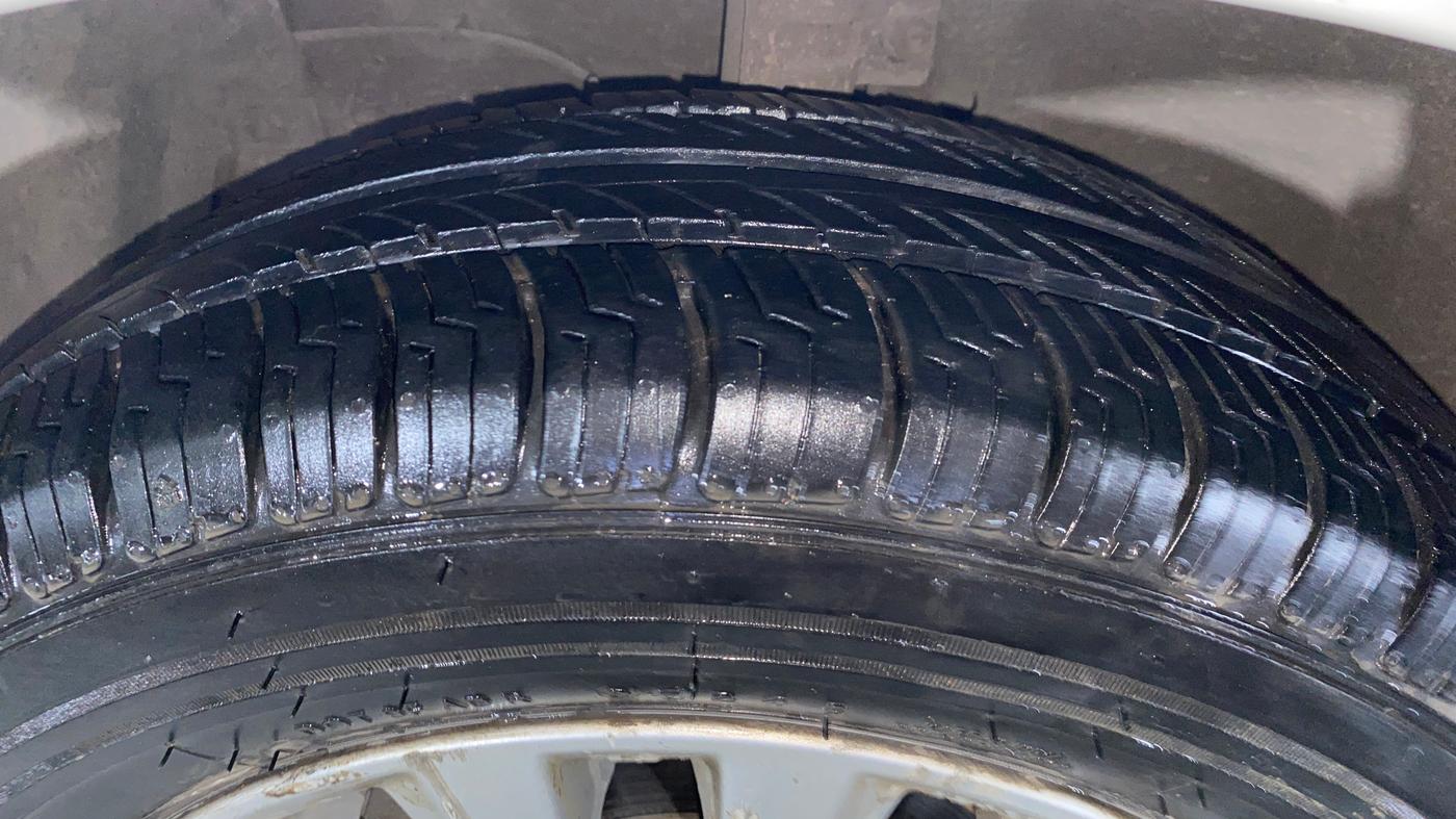 2015 Maruti Ciaz ZXI, Petrol, Manual, 65,548 km, Left Front Tyre Tread