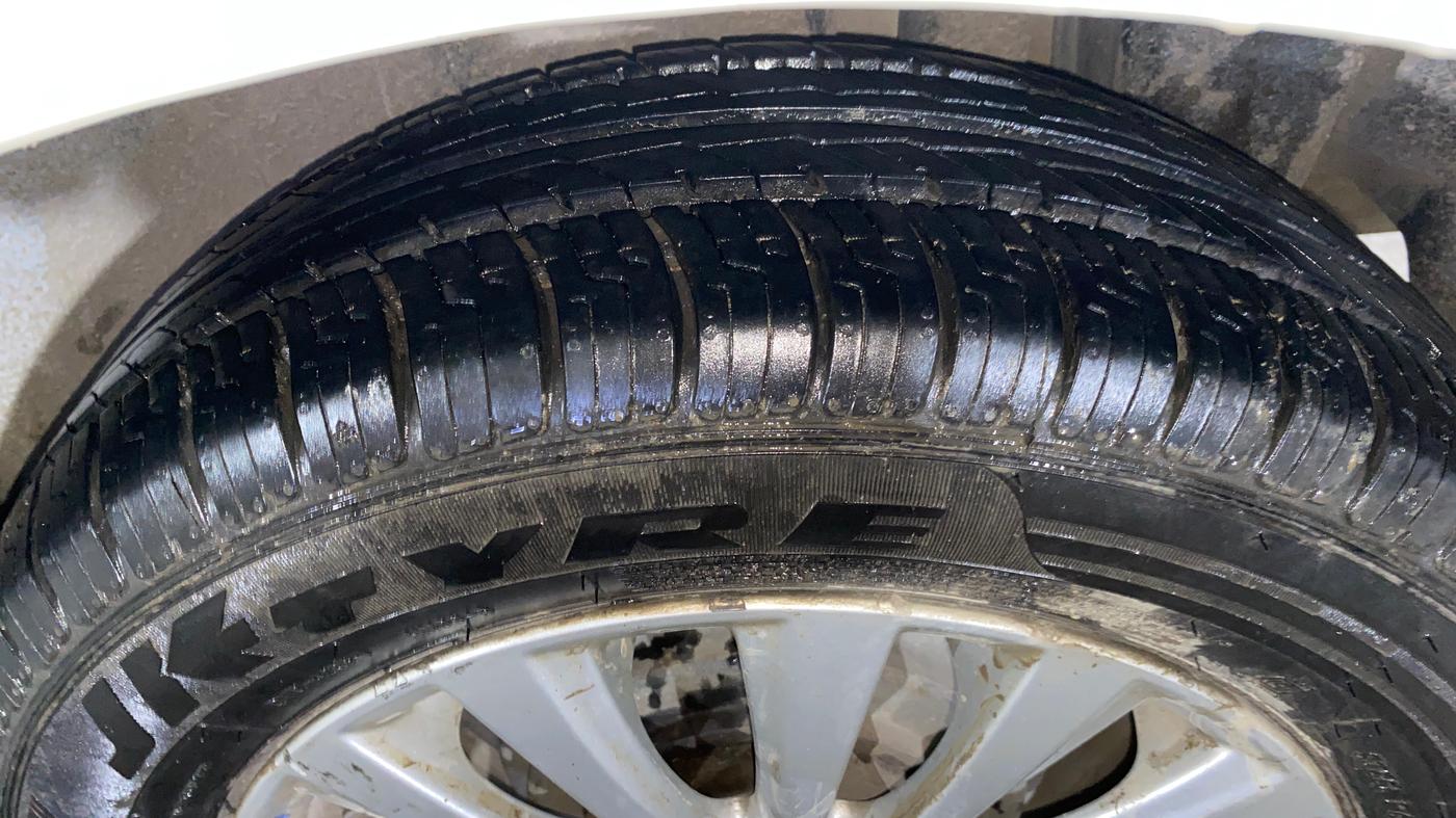 2015 Maruti Ciaz ZXI, Petrol, Manual, 65,548 km, Left Rear Tyre Tread
