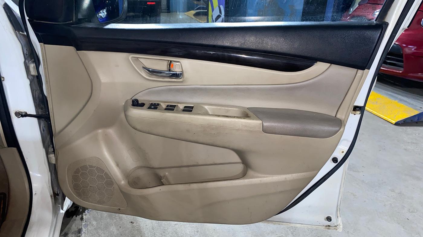 2015 Maruti Ciaz ZXI, Petrol, Manual, 65,548 km, Driver Side Door Panels Control