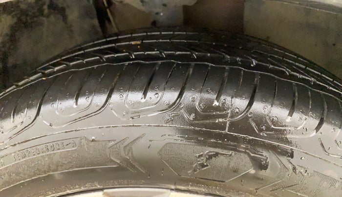 2022 Volkswagen TAIGUN TOPLINE 1.0 TSI AT, Petrol, Automatic, 44,910 km, Right Front Tyre Tread