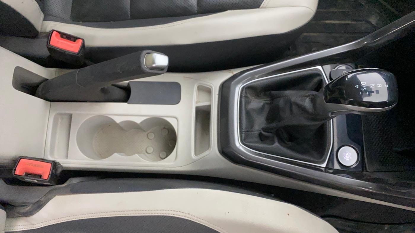 2022 Volkswagen TAIGUN TOPLINE 1.0 TSI AT, Petrol, Automatic, 44,705 km, Gear Lever