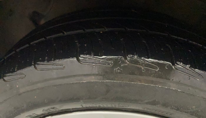 2014 Hyundai Grand i10 SPORTZ AT 1.2 KAPPA VTVT, Petrol, Automatic, 48,939 km, Left Front Tyre Tread