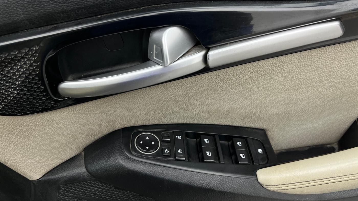 2019 KIA SELTOS HTX IVT 1.5 PETROL, Petrol, Automatic, 69,888 km, Driver Side Door Panels Control
