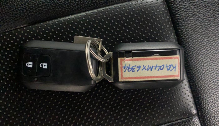 2020 Toyota Glanza V, Petrol, Manual, 47,059 km, Key Close Up