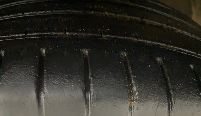 2020 Toyota Glanza V, Petrol, Manual, 47,059 km, Left Front Tyre Tread