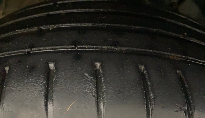 2020 Toyota Glanza V, Petrol, Manual, 47,059 km, Right Front Tyre Tread