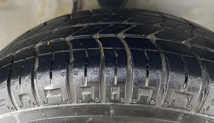 2017 Maruti Alto 800 LXI, Petrol, Manual, 75,771 km, Right Front Tyre Tread