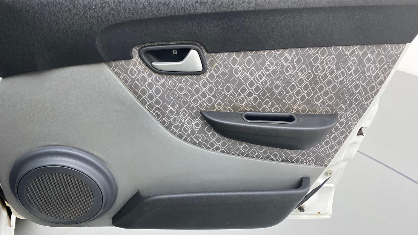 2017 Maruti Alto 800 LXI, Petrol, Manual, 75,771 km, Driver Side Door Panels Control