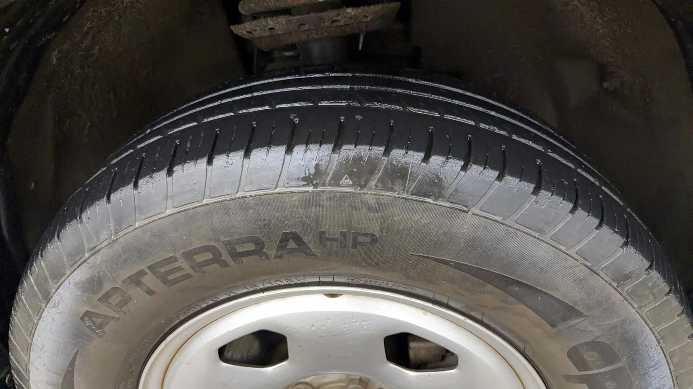 2022 Tata Safari XMA, Diesel, Automatic, 48,384 km, Right Front Tyre Tread