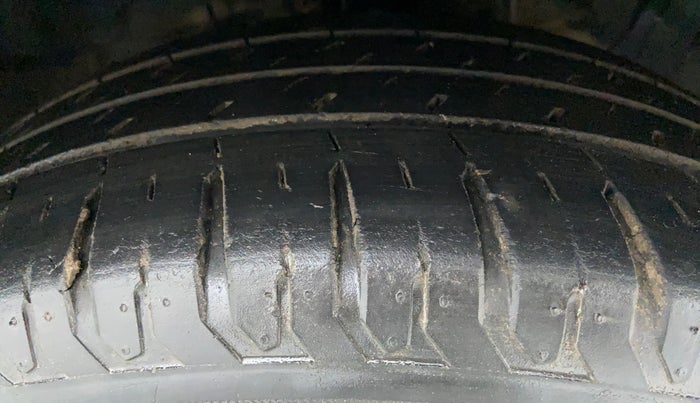 2018 Hyundai Verna 1.6 VTVT SX, Petrol, Manual, 30,687 km, Right Front Tyre Tread