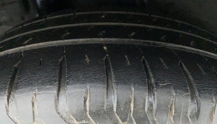 2018 Hyundai Verna 1.6 VTVT SX, Petrol, Manual, 30,687 km, Right Rear Tyre Tread