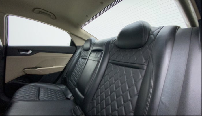 2018 Hyundai Verna 1.6 VTVT SX, Petrol, Manual, 30,687 km, Right Side Rear Door Cabin