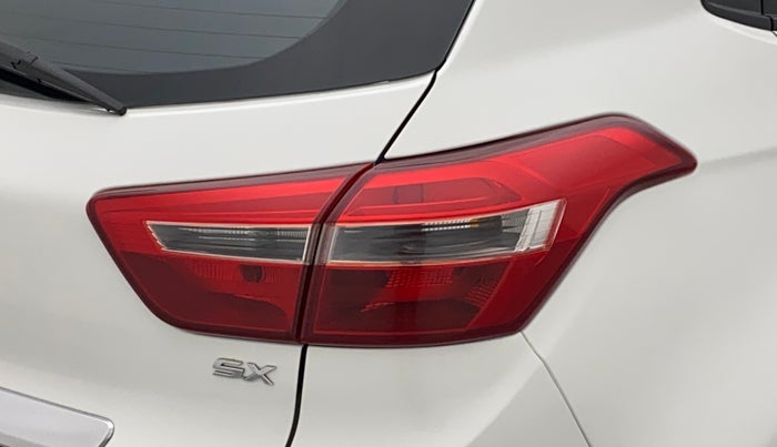 2015 Hyundai Creta SX PLUS 1.6 PETROL, Petrol, Manual, 68,592 km, Right tail light - < 2 inches,no. = 2
