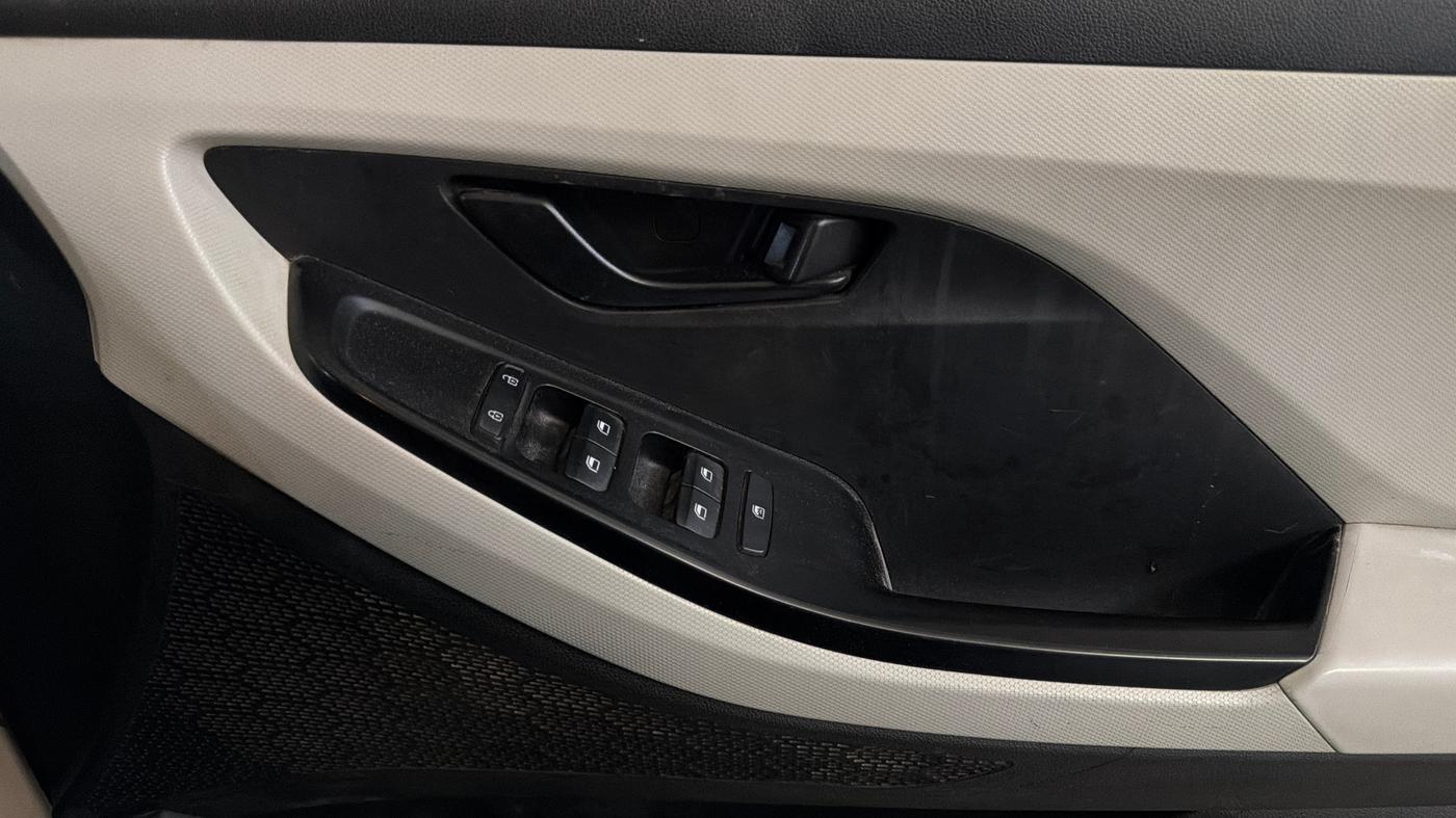 2022 Hyundai Creta E 1.5 PETROL, Petrol, Manual, 47,267 km, Driver Side Door Panels Control