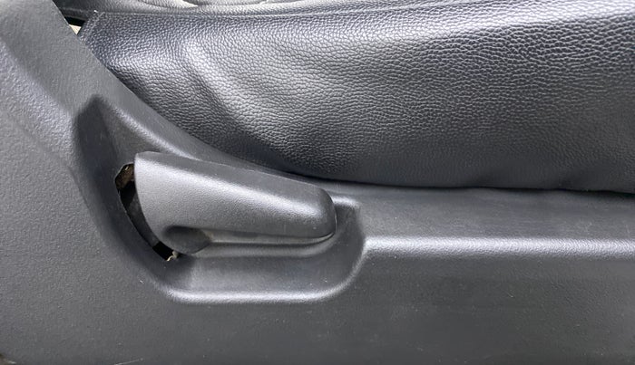 2018 Maruti Wagon R 1.0 VXI, CNG, Manual, 84,844 km, Driver Side Adjustment Panel