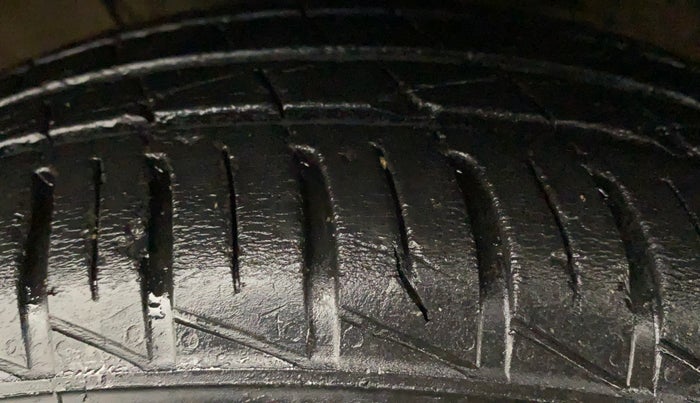 2021 Hyundai AURA S 1.2 CNG, CNG, Manual, 21,104 km, Right Front Tyre Tread