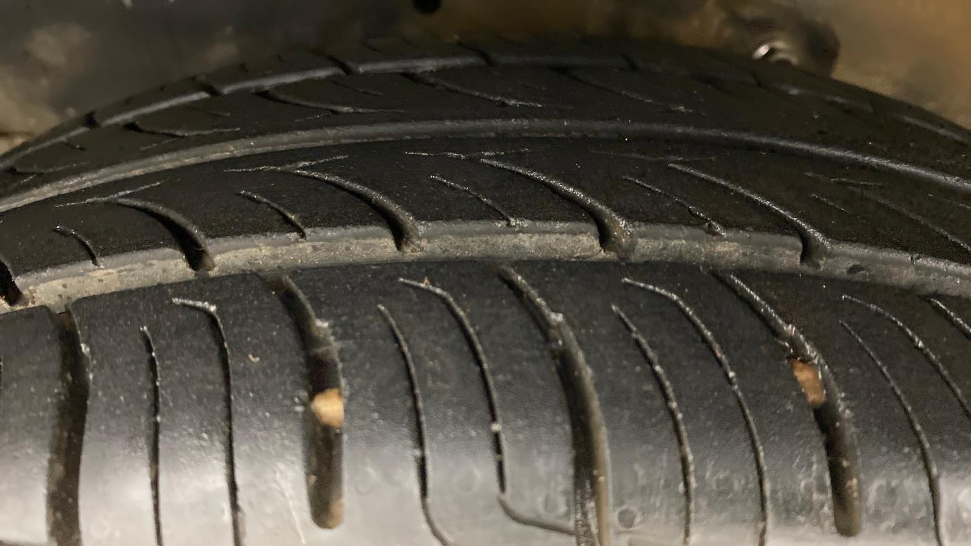 2015 Maruti Celerio VXI AGS, Petrol, Automatic, 79,464 km, Left Front Tyre Tread