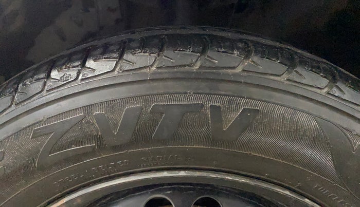 2017 Maruti Baleno DELTA PETROL 1.2, Petrol, Manual, 37,899 km, Left Front Tyre Tread