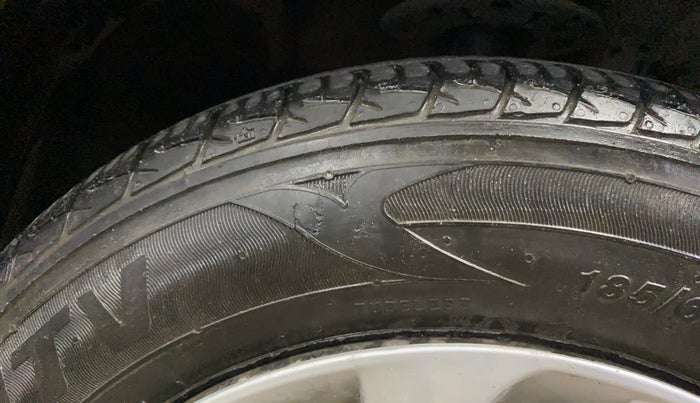 2017 Maruti Baleno DELTA PETROL 1.2, Petrol, Manual, 37,899 km, Right Front Tyre Tread