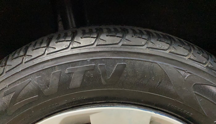 2017 Maruti Baleno DELTA PETROL 1.2, Petrol, Manual, 37,899 km, Right Rear Tyre Tread