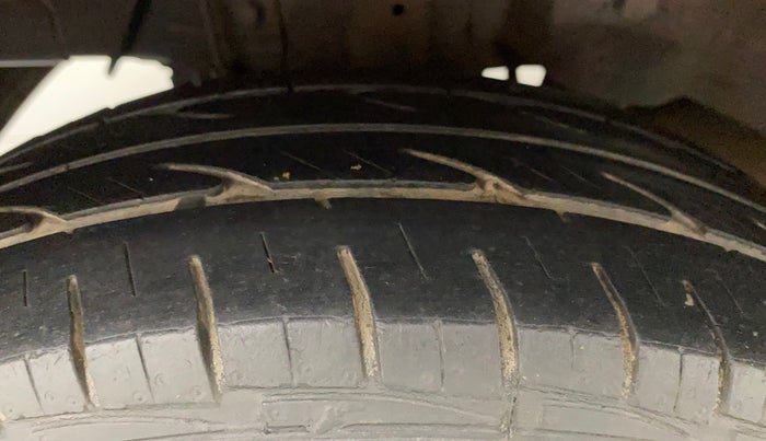 2013 Hyundai Eon D-LITE+, Petrol, Manual, 35,632 km, Right Rear Tyre Tread