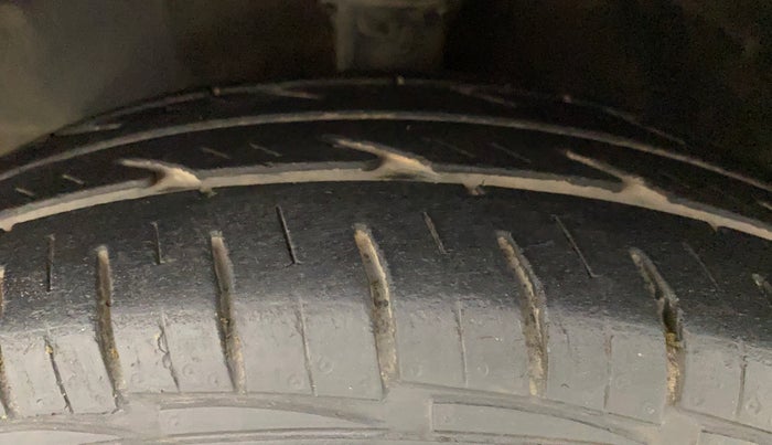 2013 Hyundai Eon D-LITE+, Petrol, Manual, 35,632 km, Left Front Tyre Tread