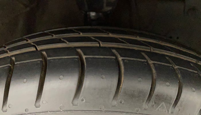 2013 Hyundai Eon D-LITE+, Petrol, Manual, 35,632 km, Right Front Tyre Tread