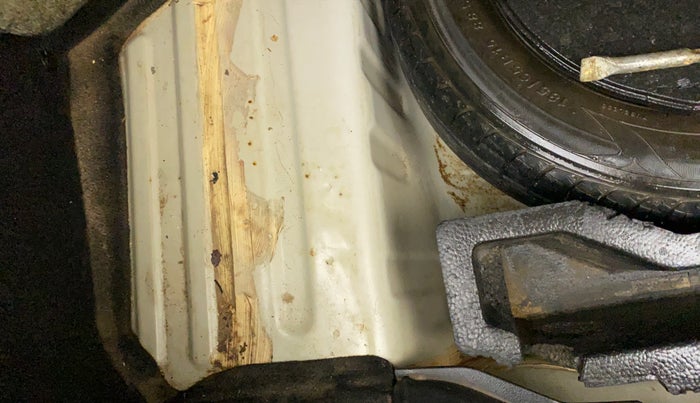 2016 Maruti Ciaz ZXI+, Petrol, Manual, 94,093 km, Boot floor - Slight discoloration