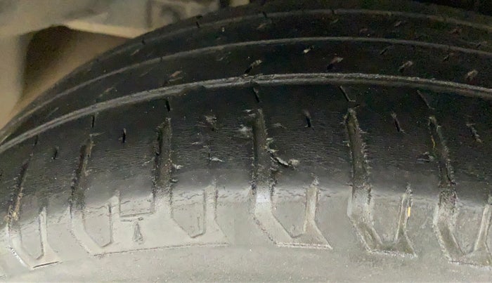 2016 Maruti Ciaz ZXI+, Petrol, Manual, 94,093 km, Right Rear Tyre Tread