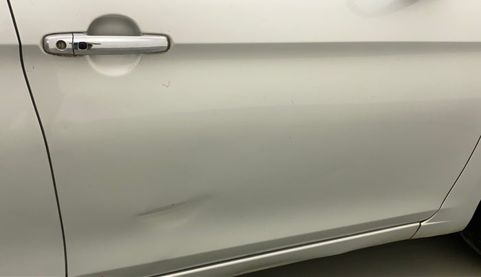 2016 Maruti Ciaz ZXI+, Petrol, Manual, 94,093 km, Driver-side door - Minor scratches