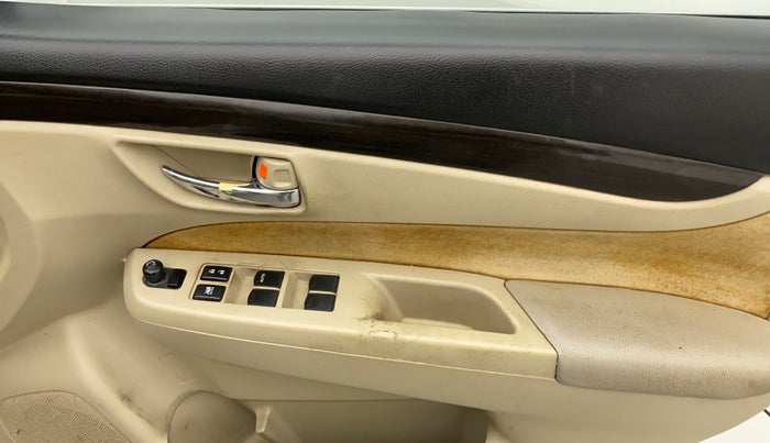 2016 Maruti Ciaz ZXI+, Petrol, Manual, 94,093 km, Right front window switch / handle - Master window function not working