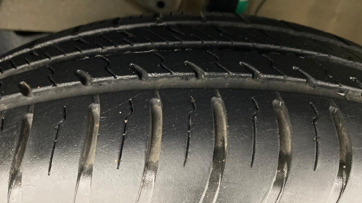 2020 Maruti Dzire VXI, Petrol, Manual, 7,757 km, Left Front Tyre Tread