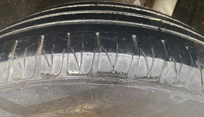 2016 Maruti Vitara Brezza ZDI PLUS, Diesel, Manual, 54,472 km, Left Rear Tyre Tread