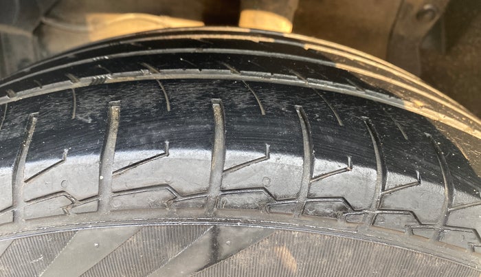 2016 Maruti Vitara Brezza ZDI PLUS, Diesel, Manual, 54,472 km, Left Front Tyre Tread