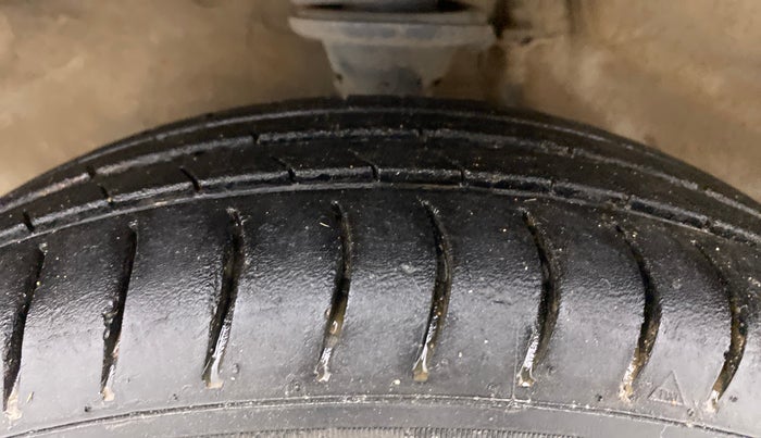 2015 Maruti Alto 800 LXI, Petrol, Manual, 85,732 km, Left Front Tyre Tread