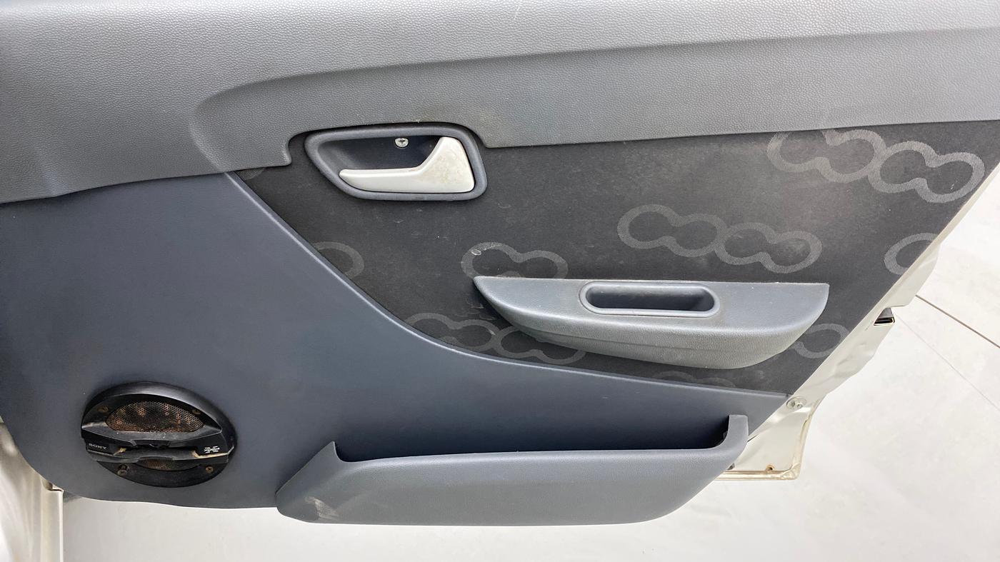 2015 Maruti Alto 800 LXI, Petrol, Manual, 85,732 km, Driver Side Door Panels Control