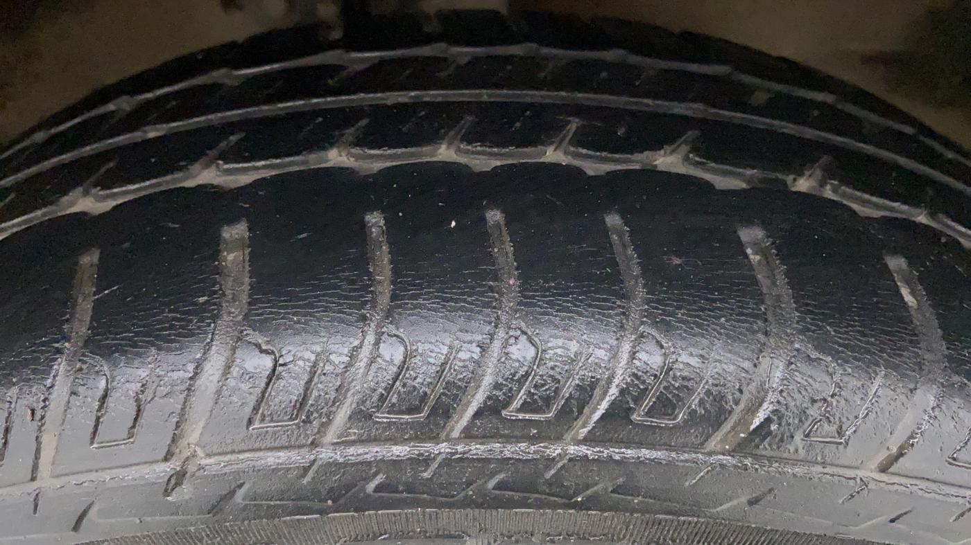 2017 Maruti Wagon R 1.0 VXI, CNG, Manual, 62,162 km, Right Front Tyre Tread