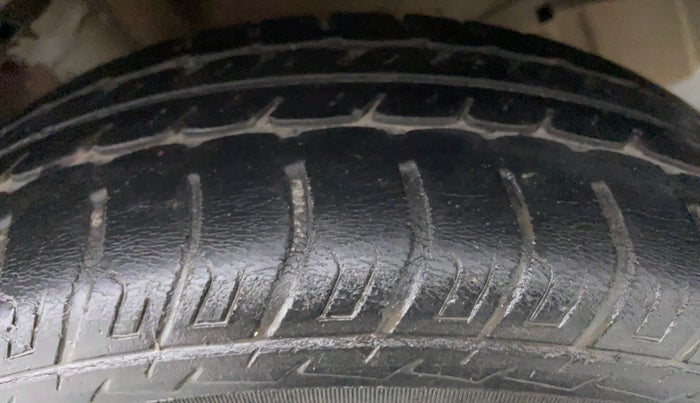 2017 Maruti Wagon R 1.0 VXI, CNG, Manual, 62,162 km, Left Front Tyre Tread