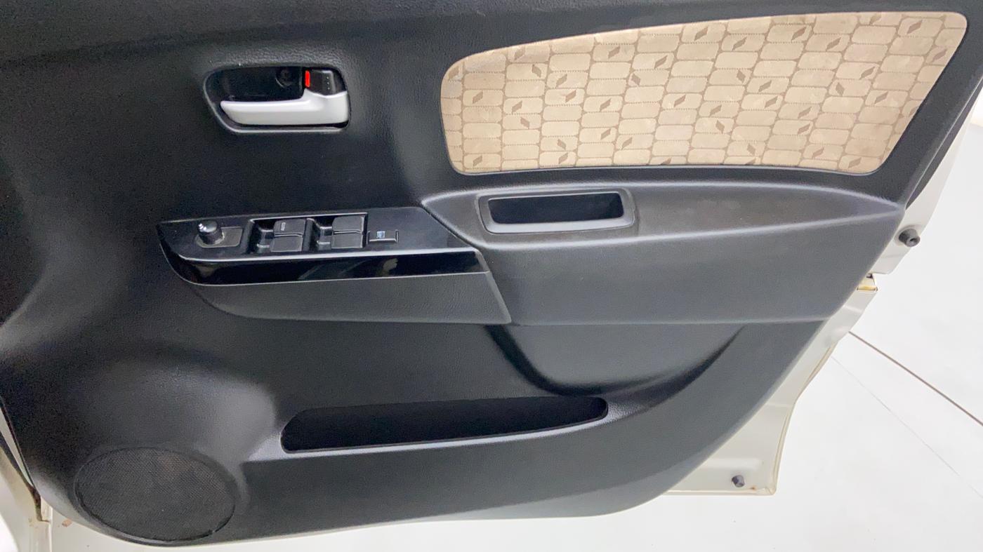 2017 Maruti Wagon R 1.0 VXI, CNG, Manual, 62,162 km, Driver Side Door Panels Control