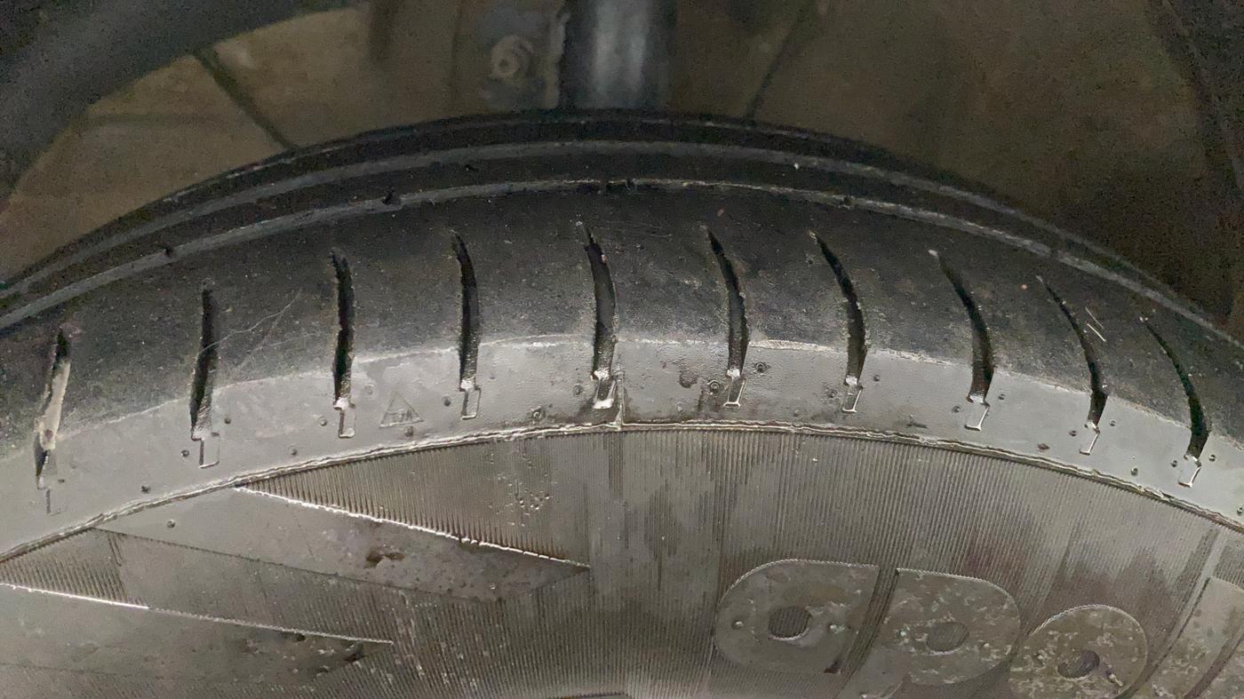 2022 Maruti Swift VXI, Petrol, Manual, 1,37,910 km, Left Front Tyre Tread