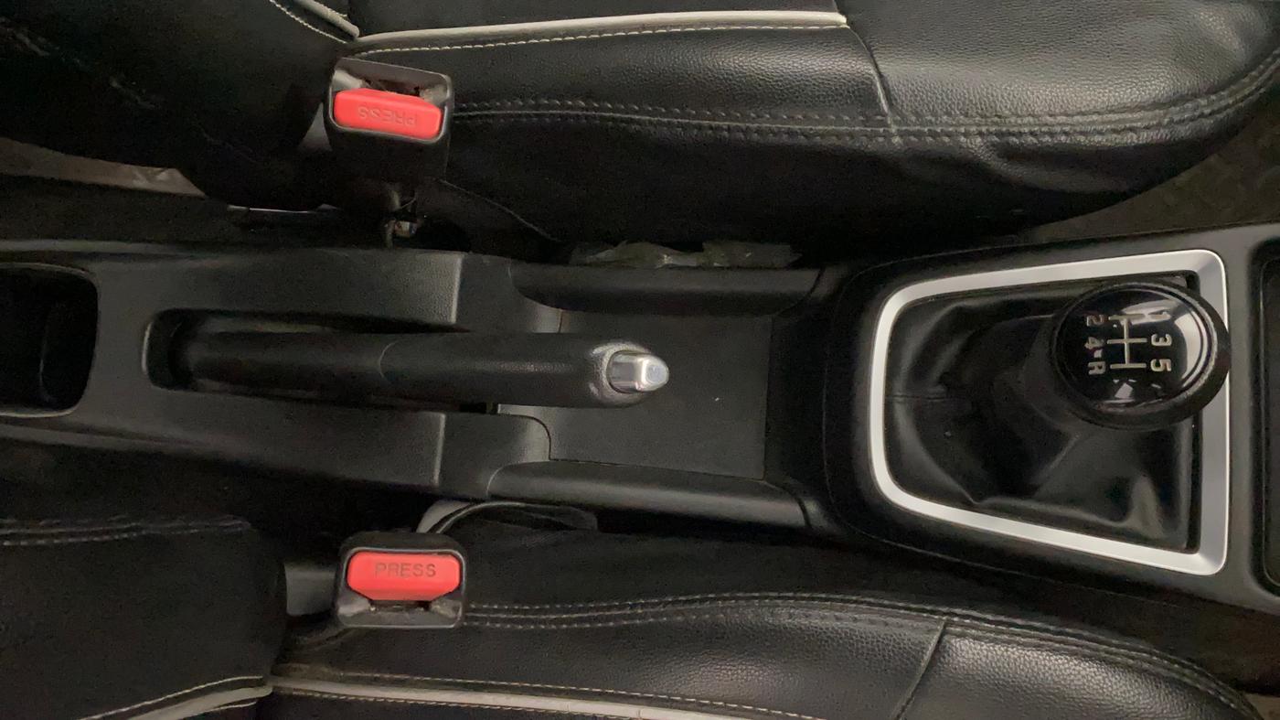 2022 Maruti Swift VXI, Petrol, Manual, 1,37,910 km, Gear Lever